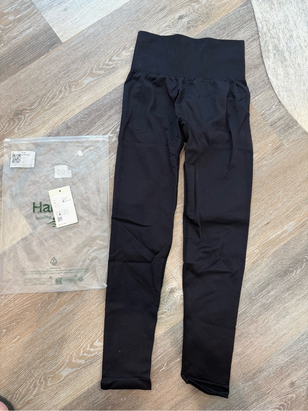 HALARA Black High-Rise Athletic Leggings - Picture 4 of 4